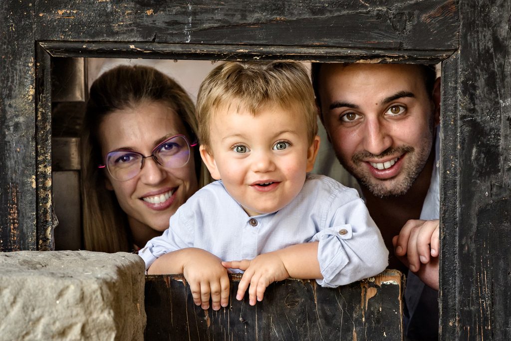 Greta, Stefano e la loro bambina durante il matrimonio